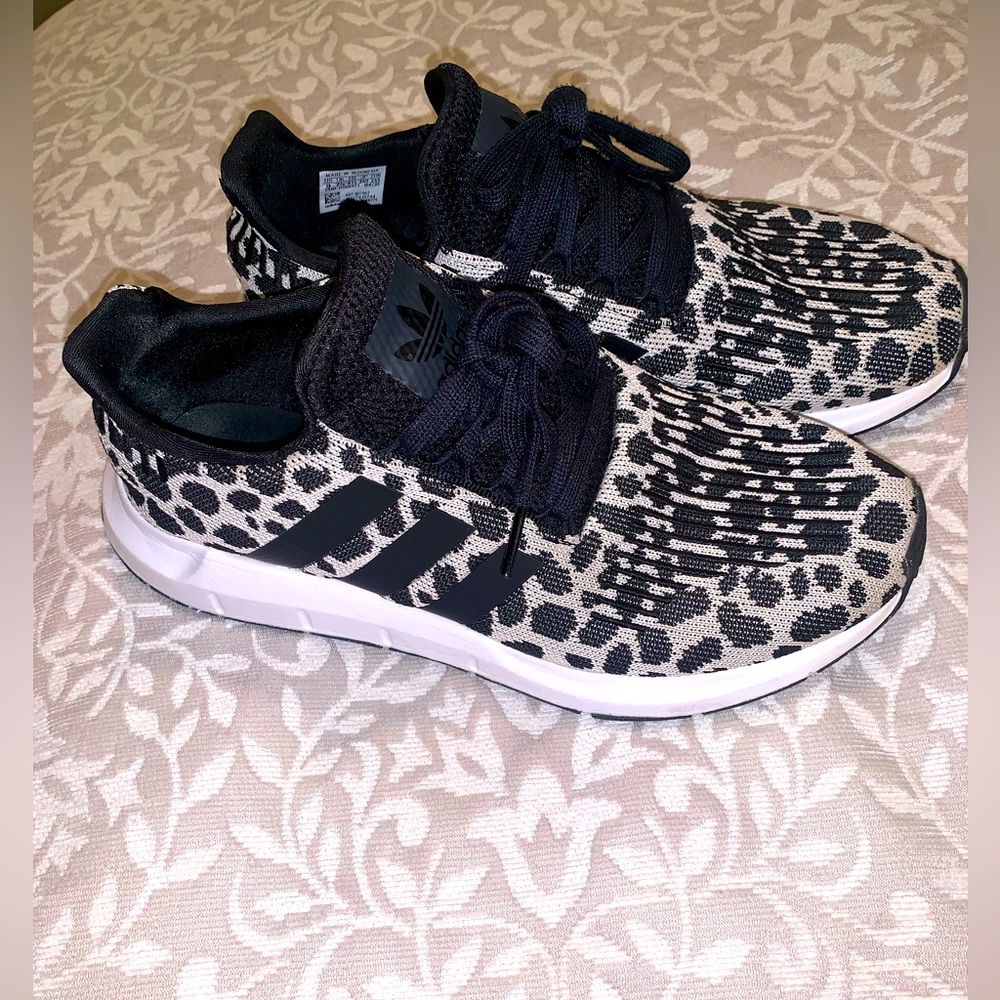 Women’s adidas leopard tennis shoe size 9